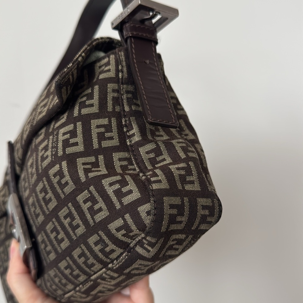 FENDI Vintage Brown Zucca Canvas Baguette shoulder bag - Picture 4 of 12